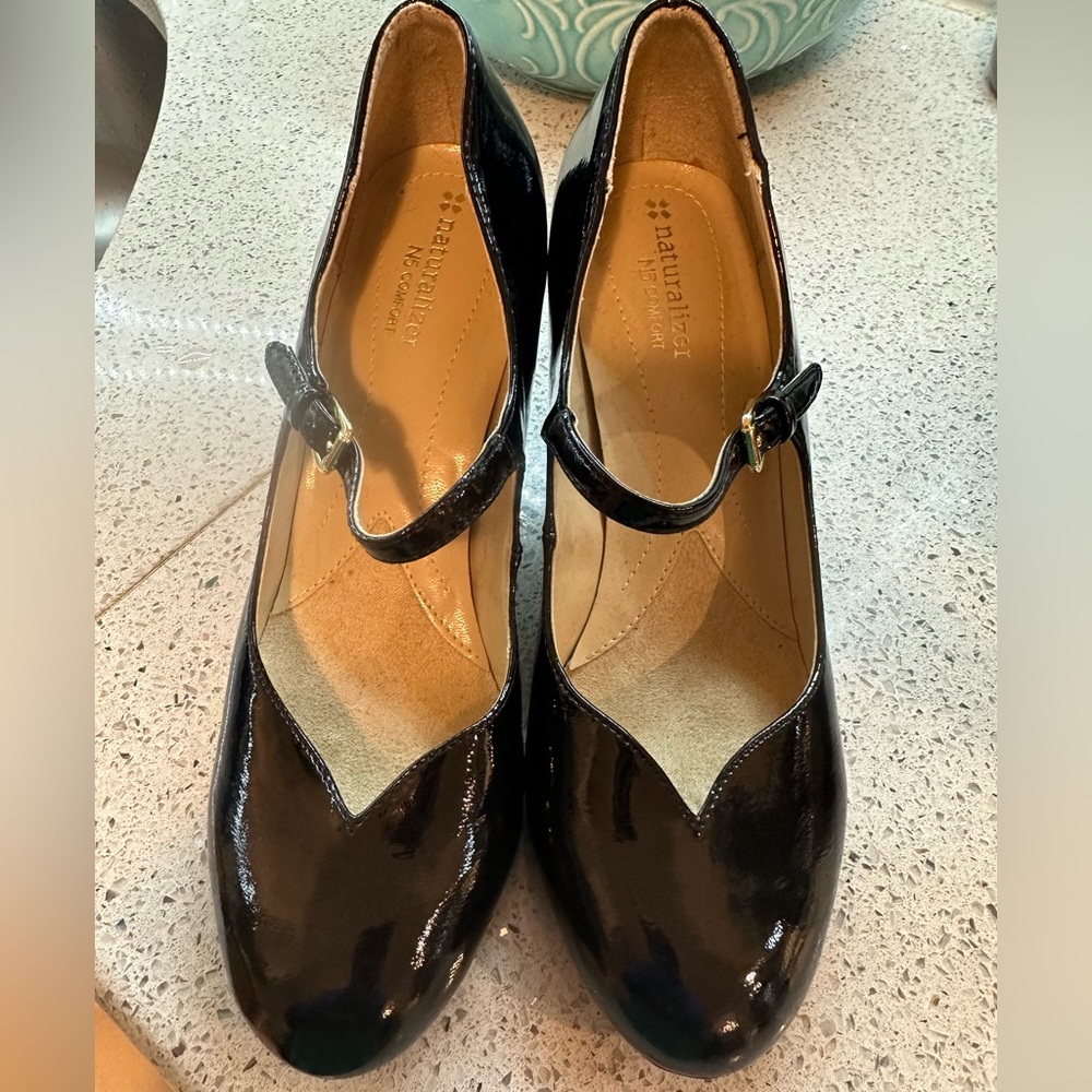 Naturalizer N5 Comfort Patent Leather Mary Jane Pumps, size 8